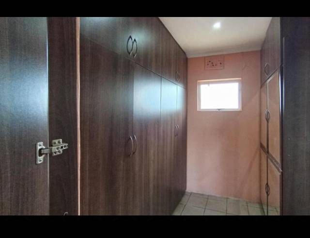 4 BEDROOM HOUSE FOR SALE IN STANGER MANOR